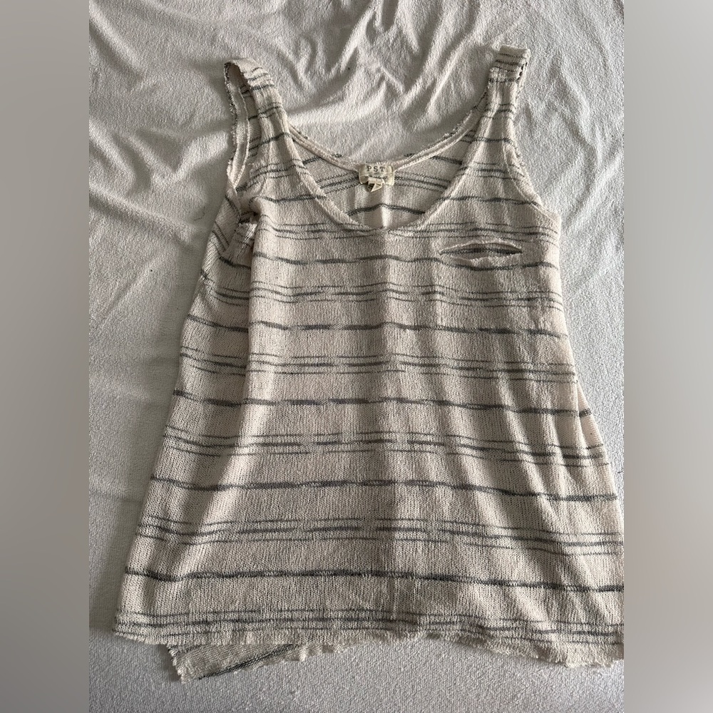 Large pattern tank top